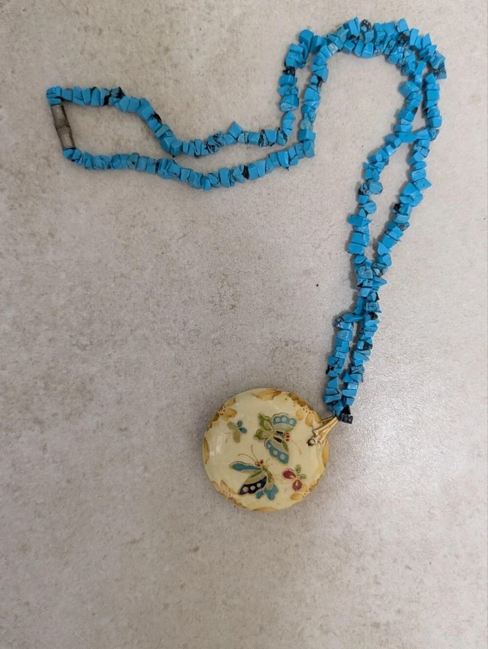 Turquoise Chip Bead Necklace with Floral Pendant – Blue