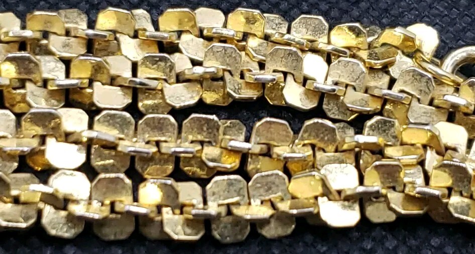 Unique Goldtone 36″ Margarita Link Chain Necklace Criss-cross Panel Chain