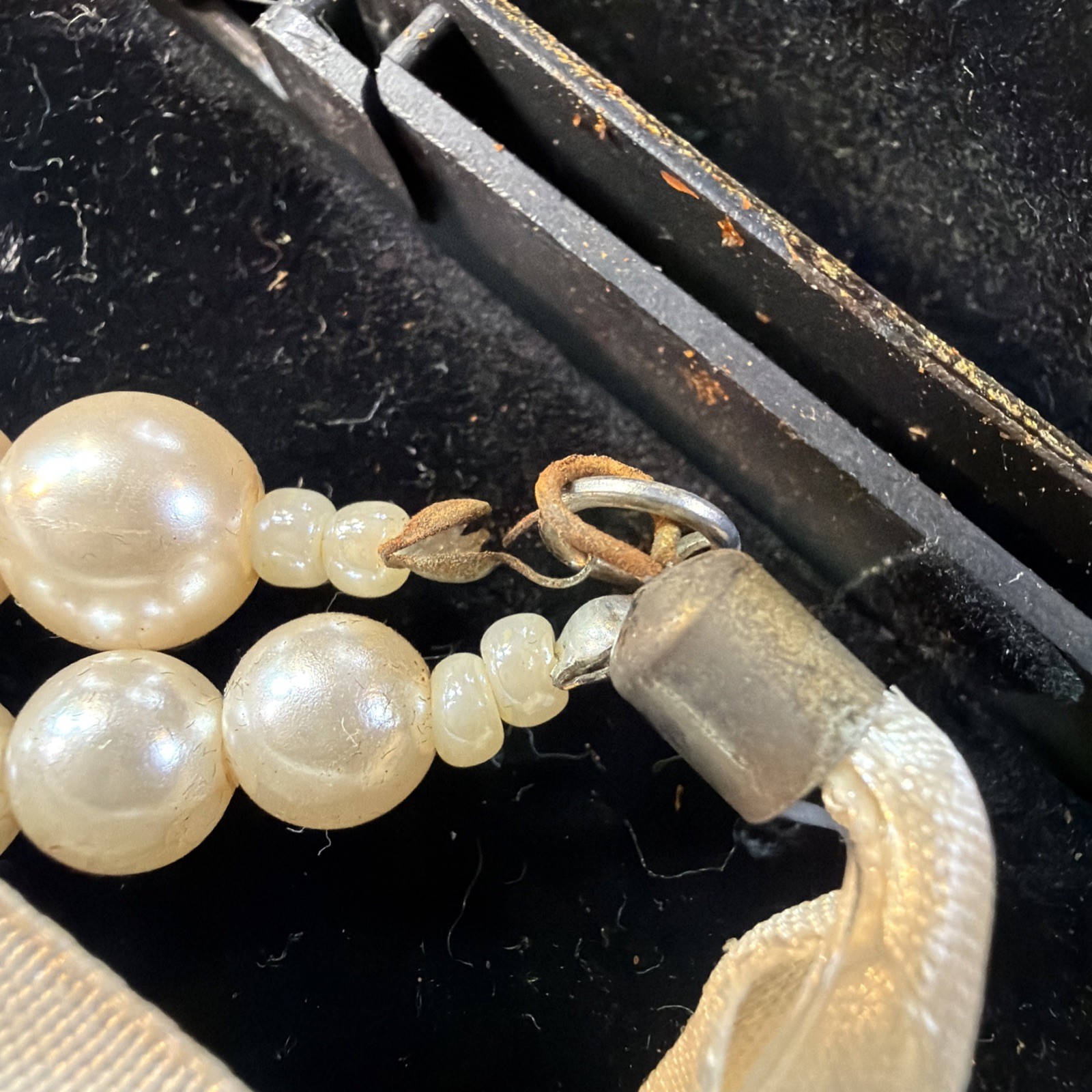 Women’s Imitation Faux Pearl Rhinestone Necklace Ribbon Brooch White Vtg *Read*
