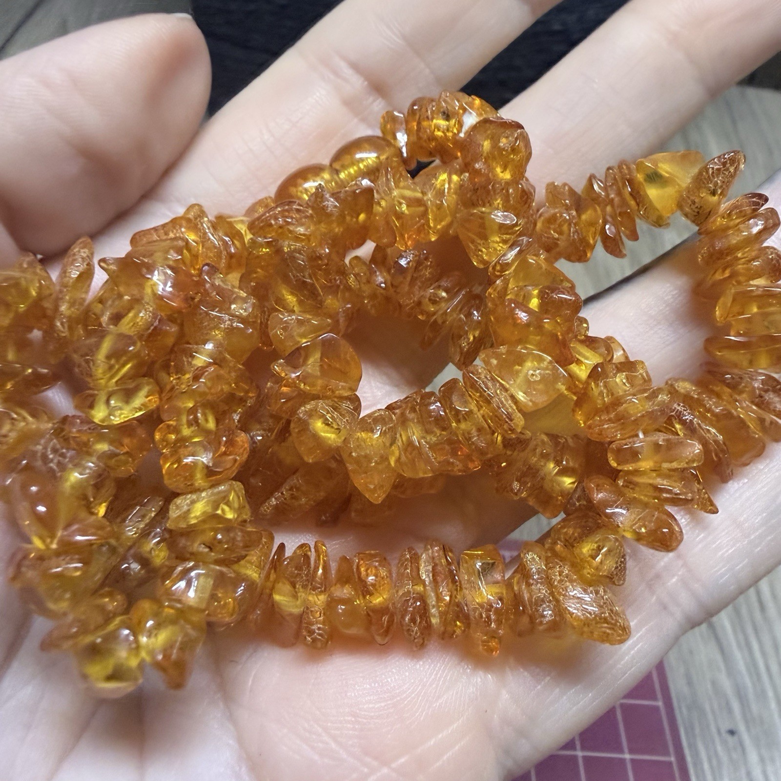VINTAGE Amber Chip Beaded Necklace Orange Gemstone Retro Kitsch Pretty 46cm