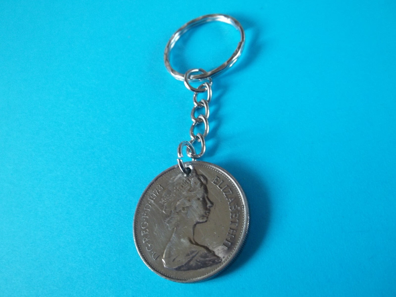 TEN PENCE COIN – ENGLISH CROWNED LION – SILVER KEY RING/CHAIN – 1968 to 1980
