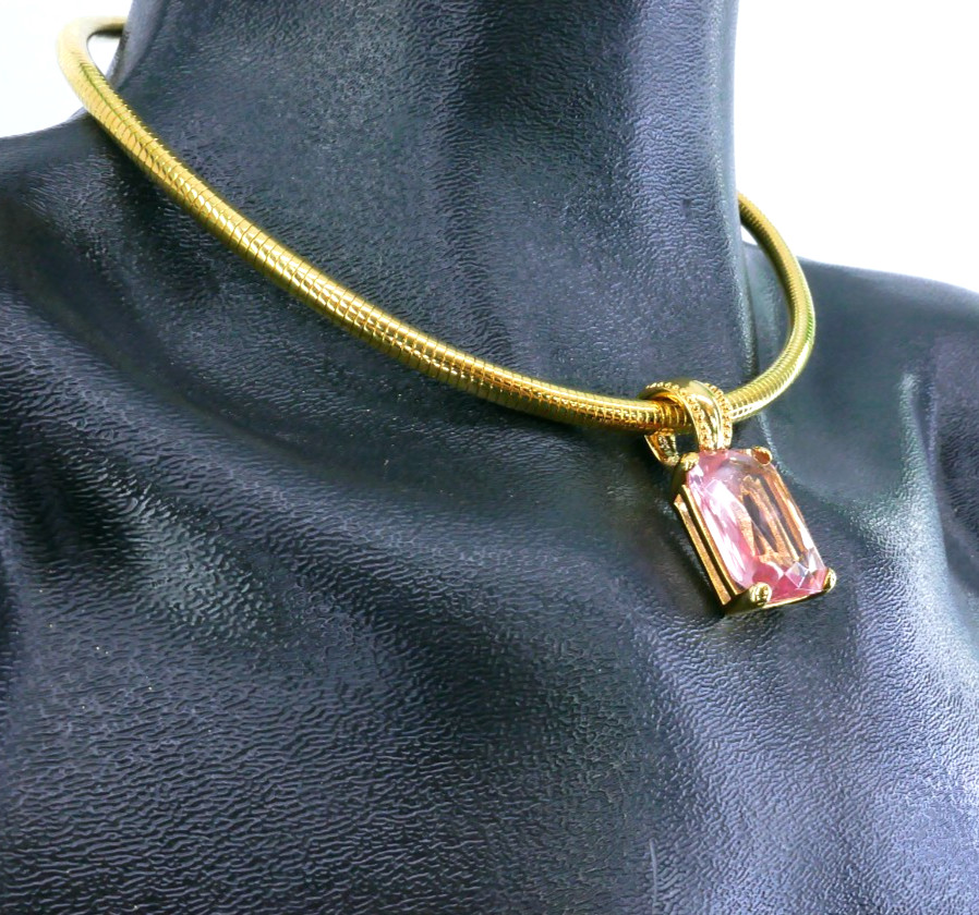 JOAN RiVERS FACETED EMERALD CUT PiNK GLASS GEMSTONE PENDANT 20″ CHOKER NECKLACE