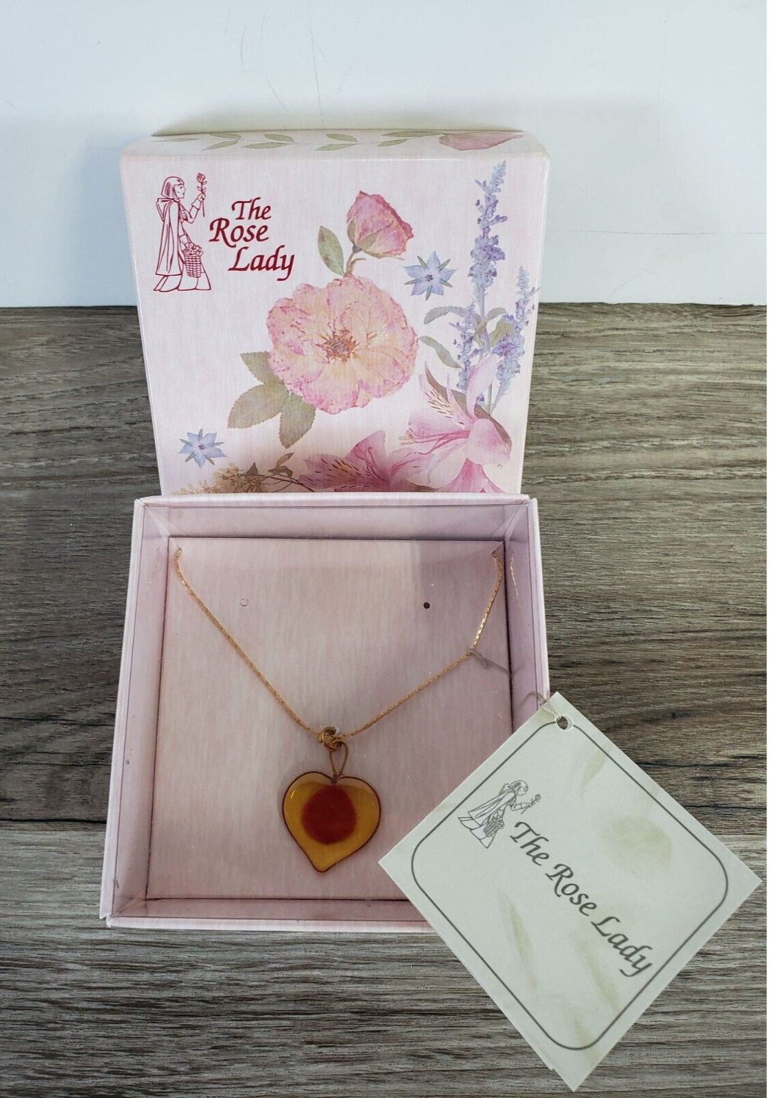 THE ROSE LADY HEART NECKLACE WITH A ROSE PETAL GOLD TONE CHAIN & TRIM NEW