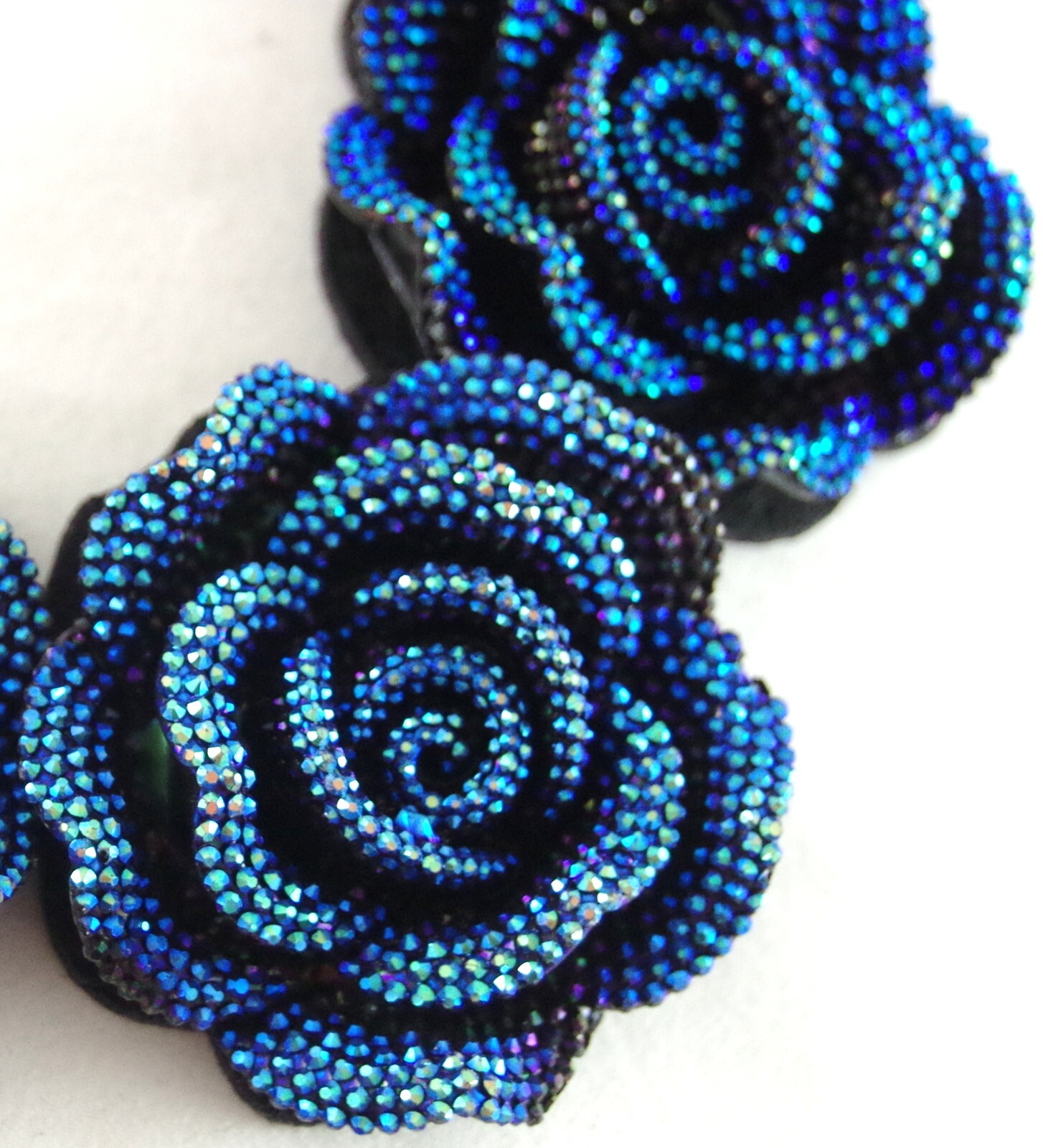 Pretty! BETSEY JOHNSON BLUE AB FACETED 3D ROSE FLOWER RIBBON TIE BIB NECKLACE