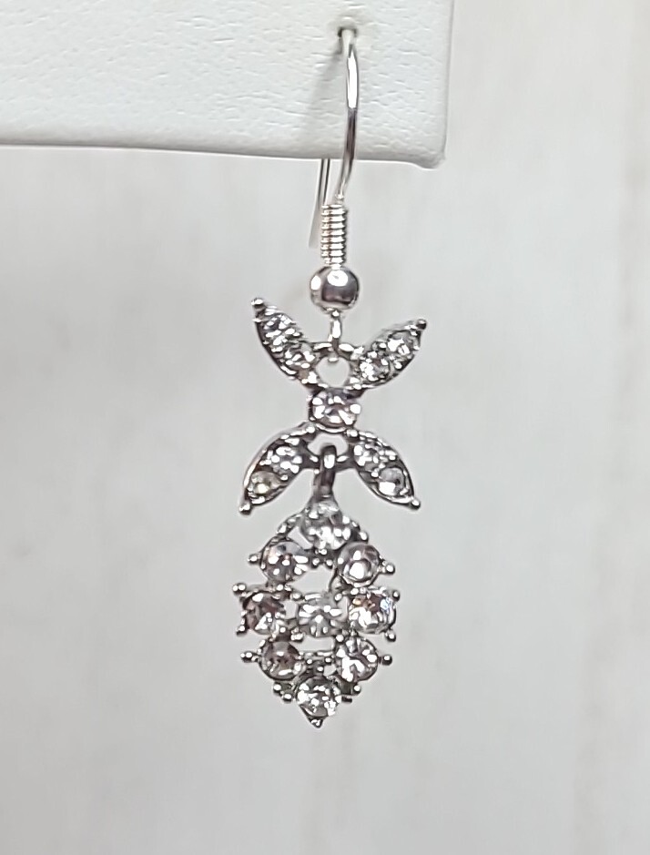 Womens Silver Toned 1.5 mm – 3 mm Rhinestone 15″ Chocker Set Earrings 1 1/2″