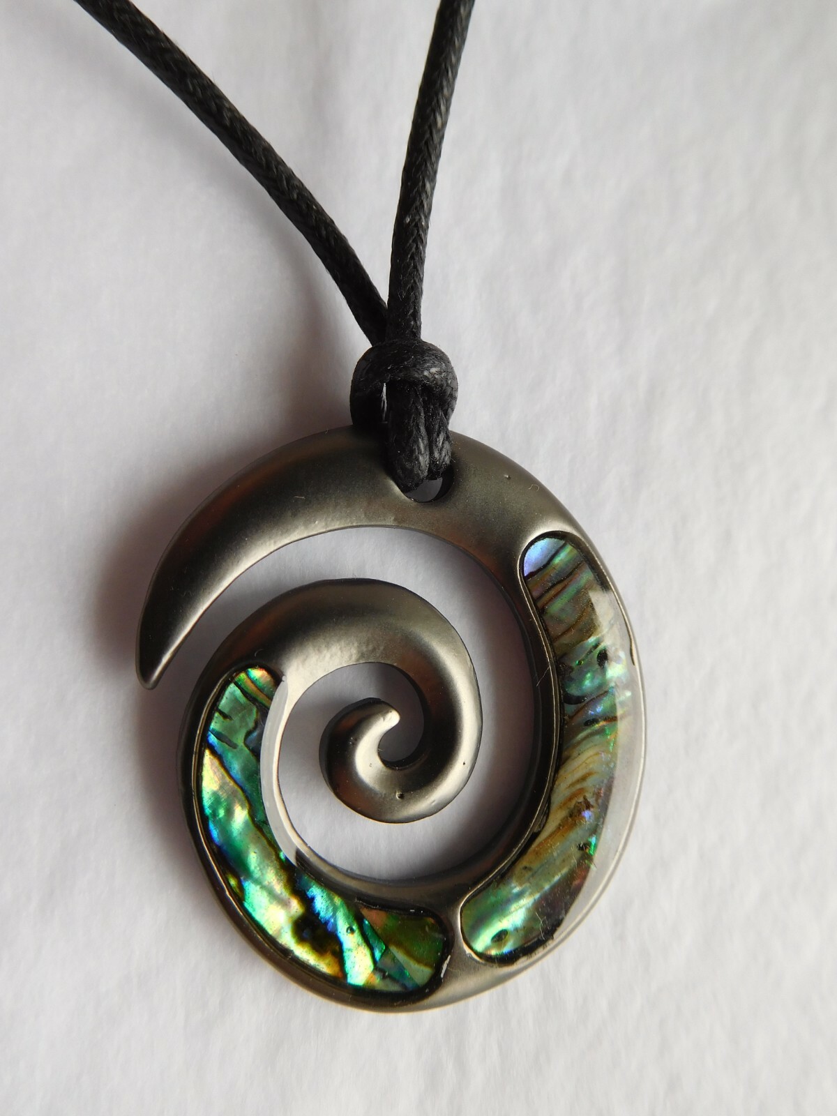 New Zealand Abalone Paua Maori Spiral Pendant On 18″/46cm Cord Necklace