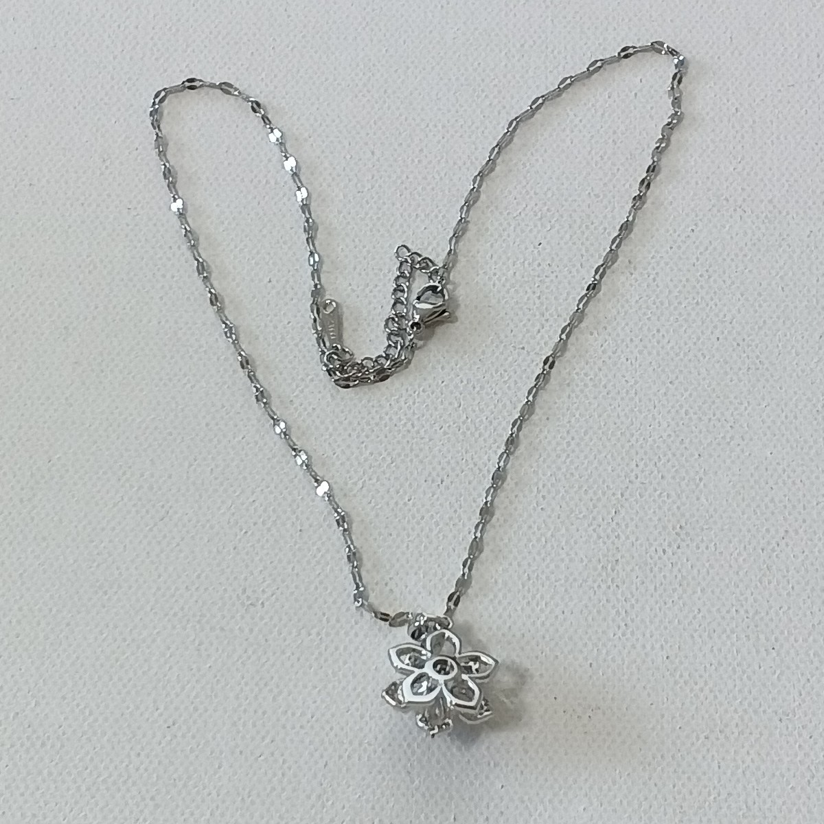 Women Rotating Flower pendant Necklace Stainless steel silver 15 in length