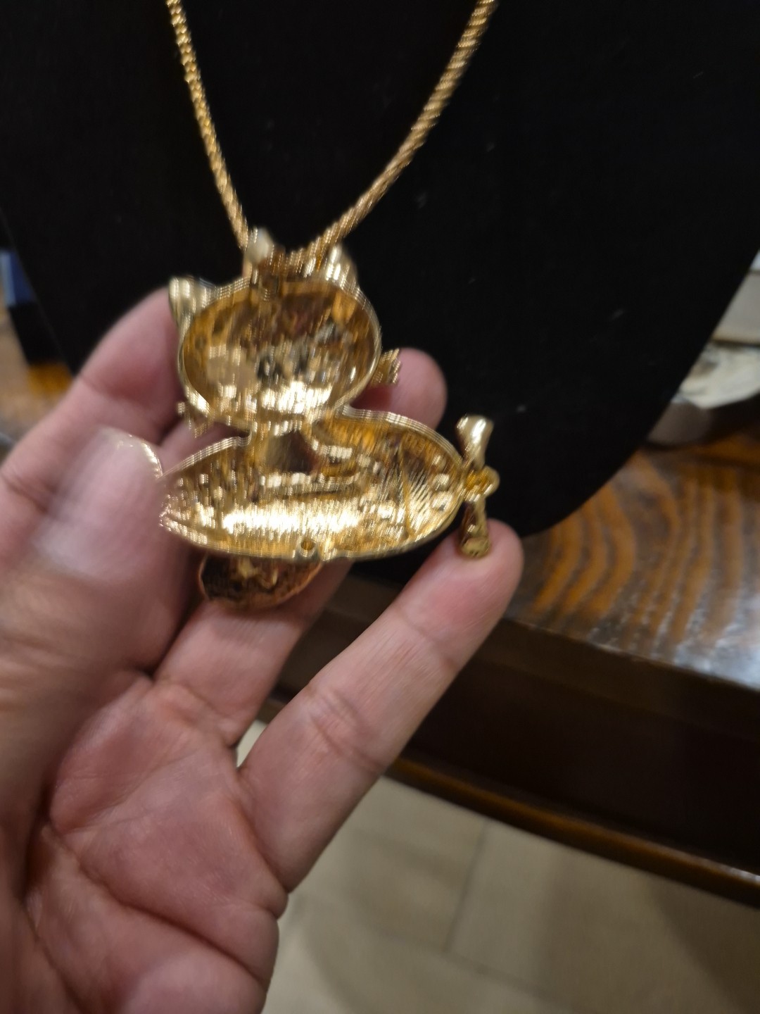 BETSEY JOHNSON PENDANT COME FLY WITH ME CAT N A PLANE WITH A GOLD CHAIN AND TAG