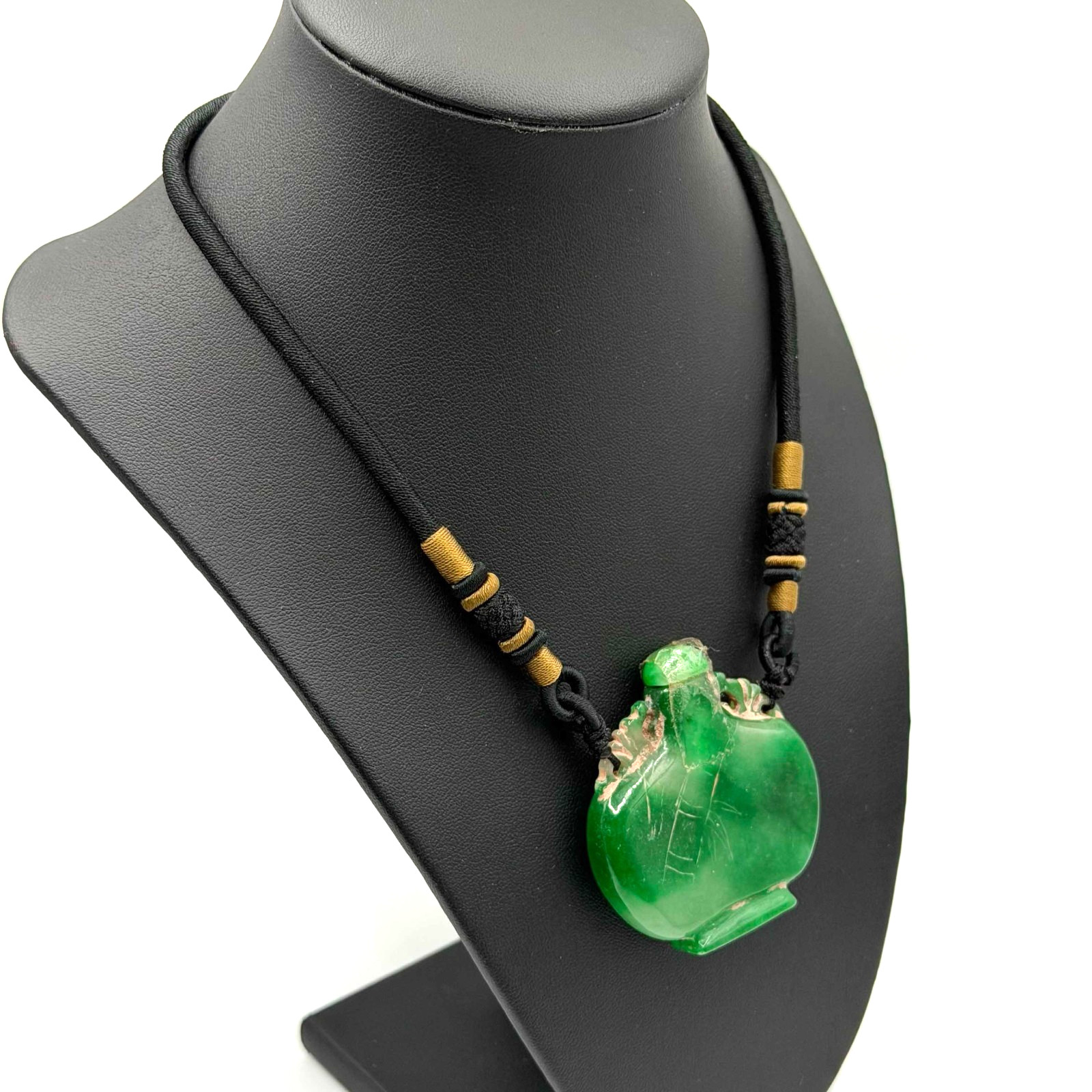 Vtg Chinese Green Jade Snuff Bottle Pendant Silk Cord Necklace (AHB)