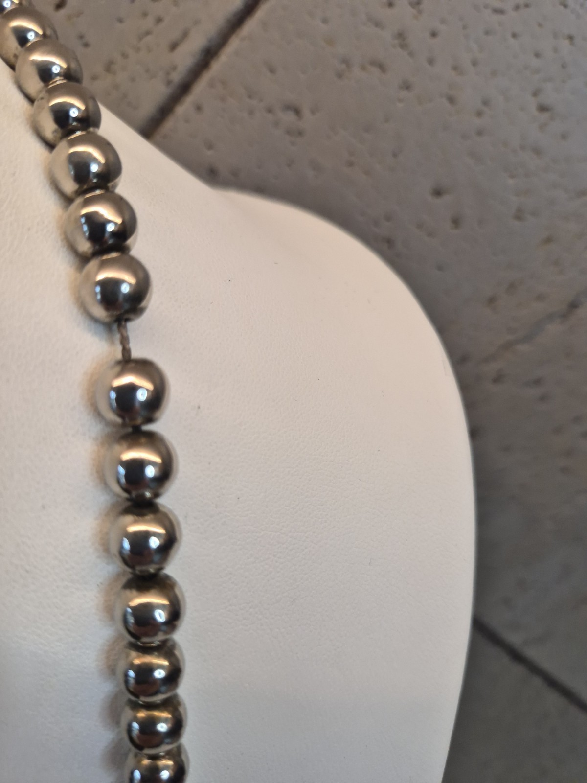 Classic 30″ Graduated Silver Bead Necklace. Range Approx 8mm-19mm, Spring Clasp