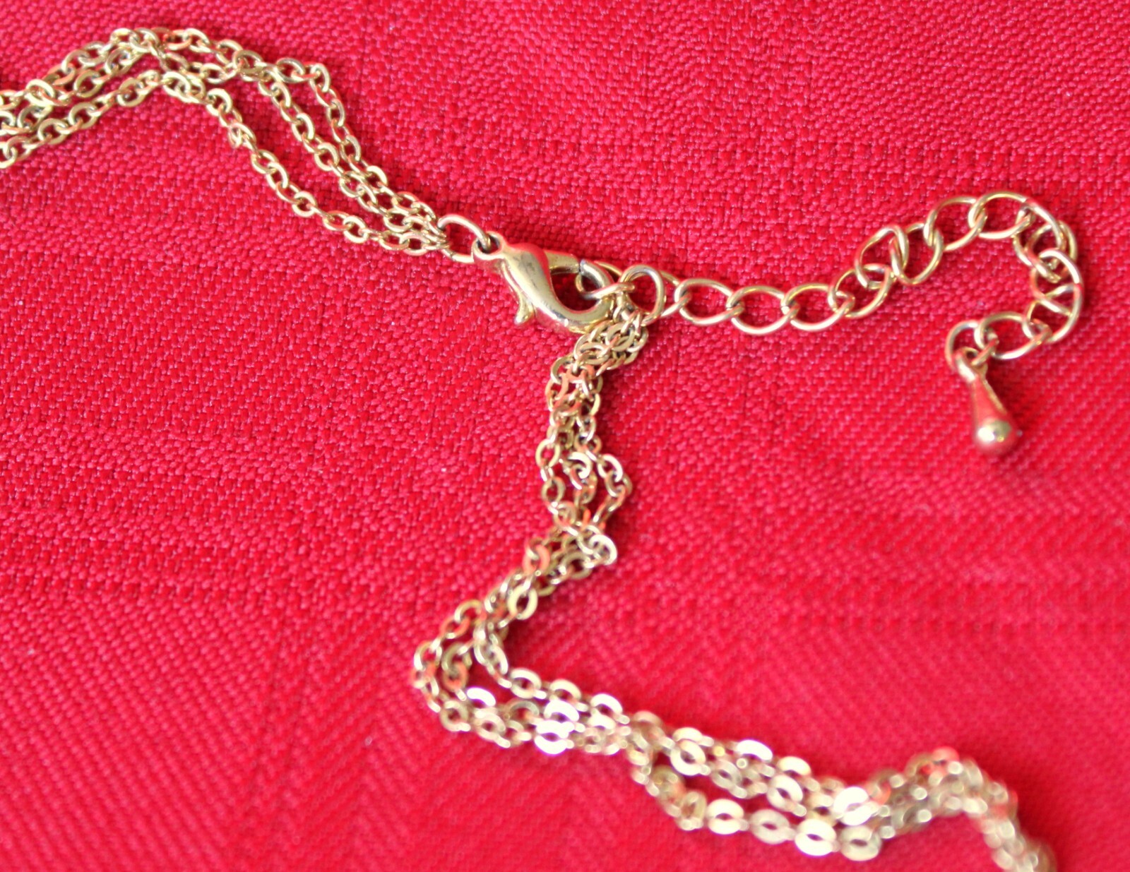BARBIE WORTHY PINK CRYSTAL CHANDELIER NECKLACE ON TRIPLE STRAND GOLD TONE CHAIN